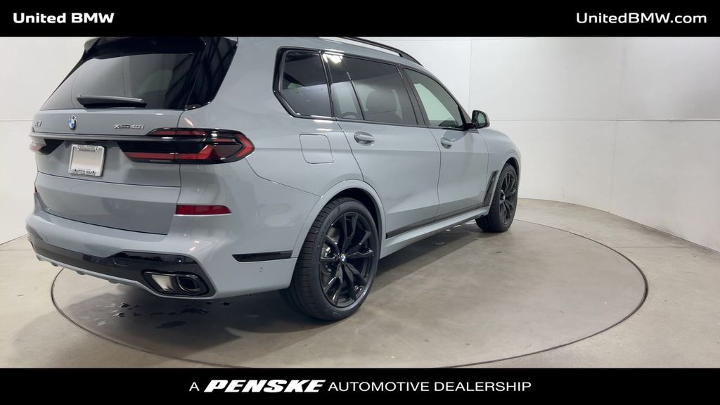 Thumbnail: 2026 BMW X7 - 8