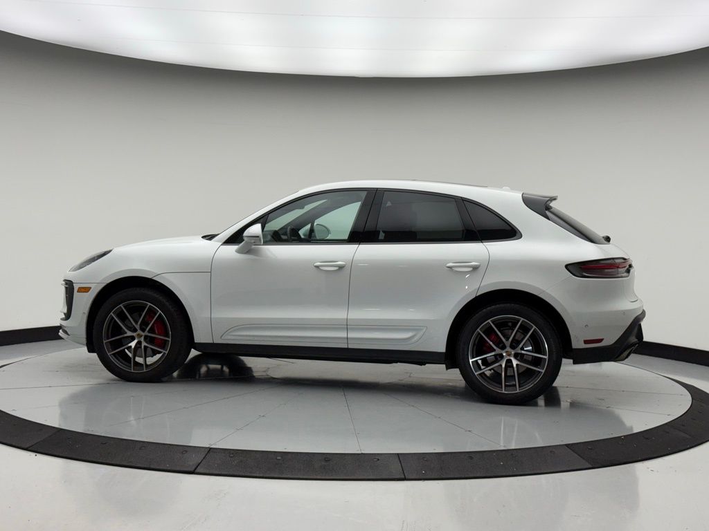 Thumbnail: 2023 Porsche Macan - 2