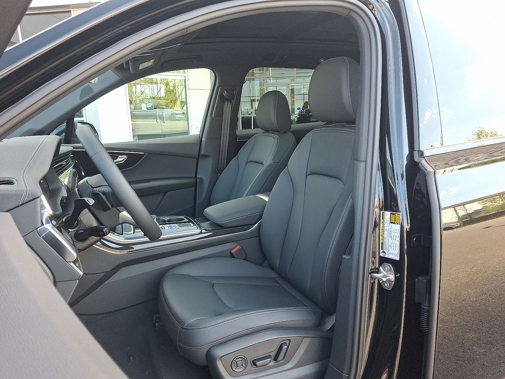 Thumbnail: 2026 Audi Q7 - 10