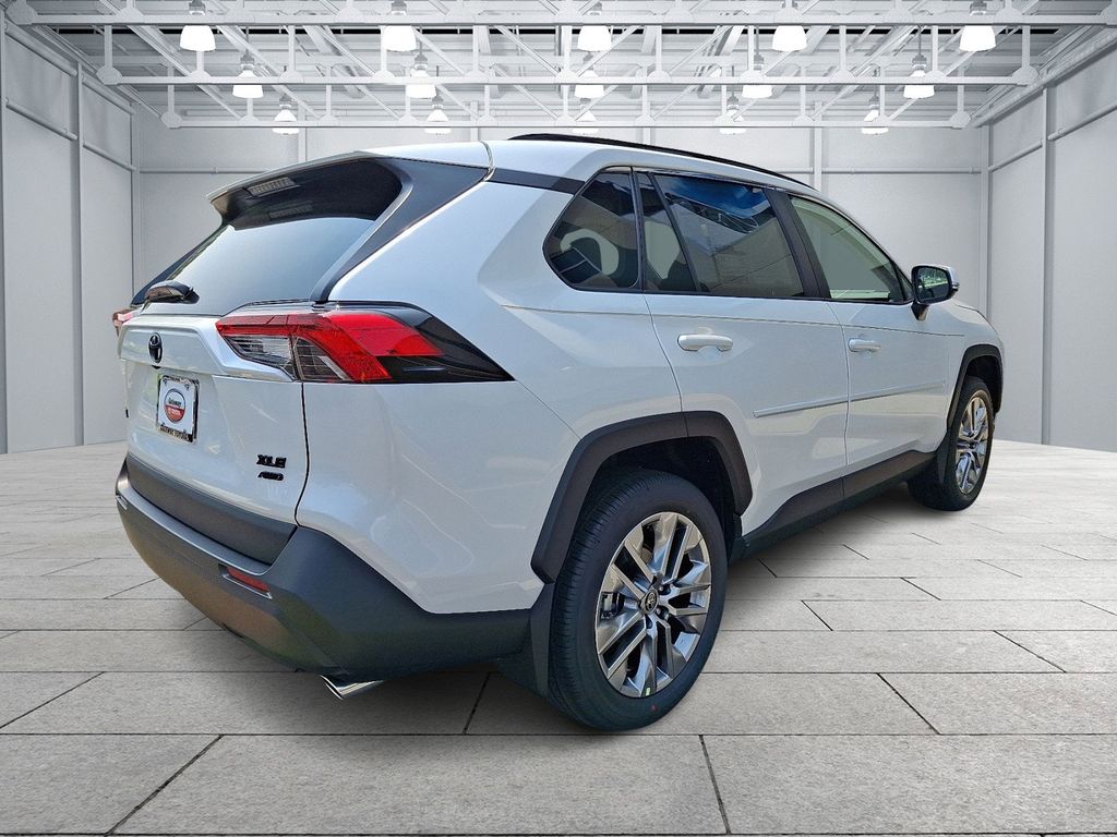 2025 Toyota RAV4 XLE Premium 3