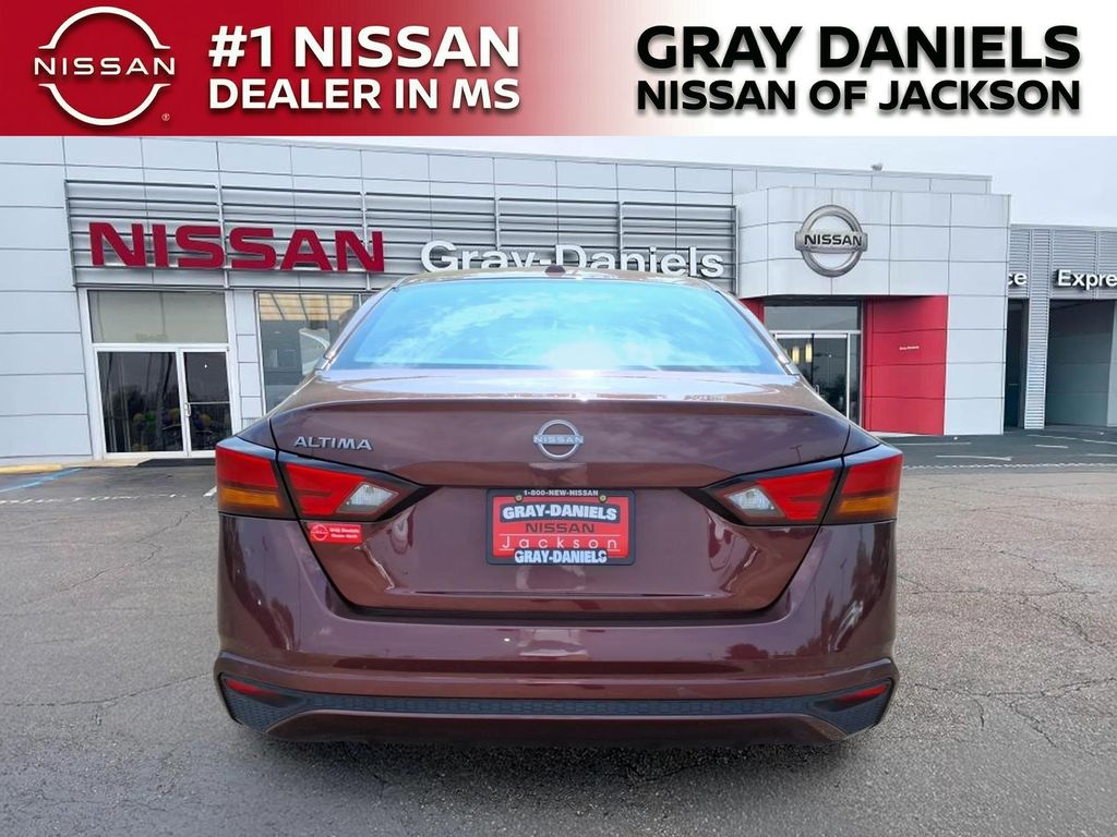 Used 2025 Nissan Altima Sedan