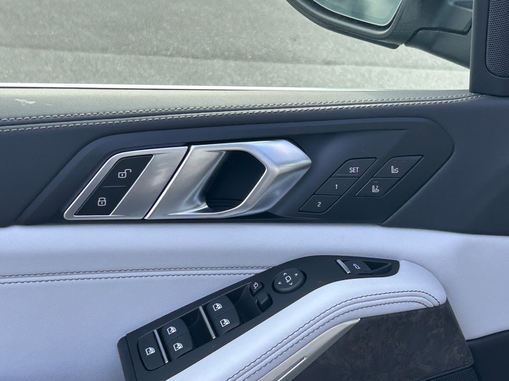 Thumbnail: 2026 BMW X5 - 12