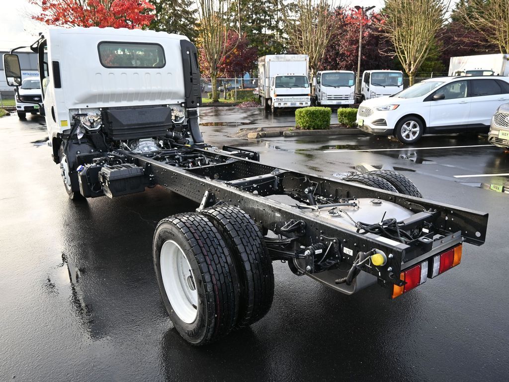 2025 Isuzu NPR XD 