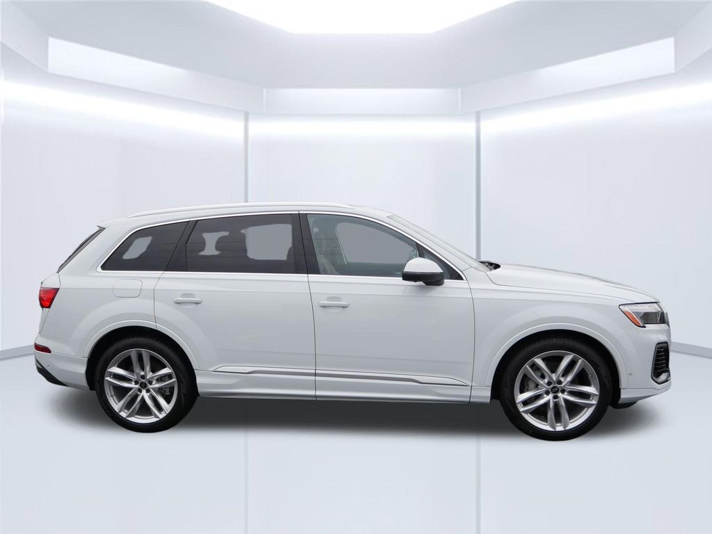 Thumbnail: 2025 Audi Q7 - 8
