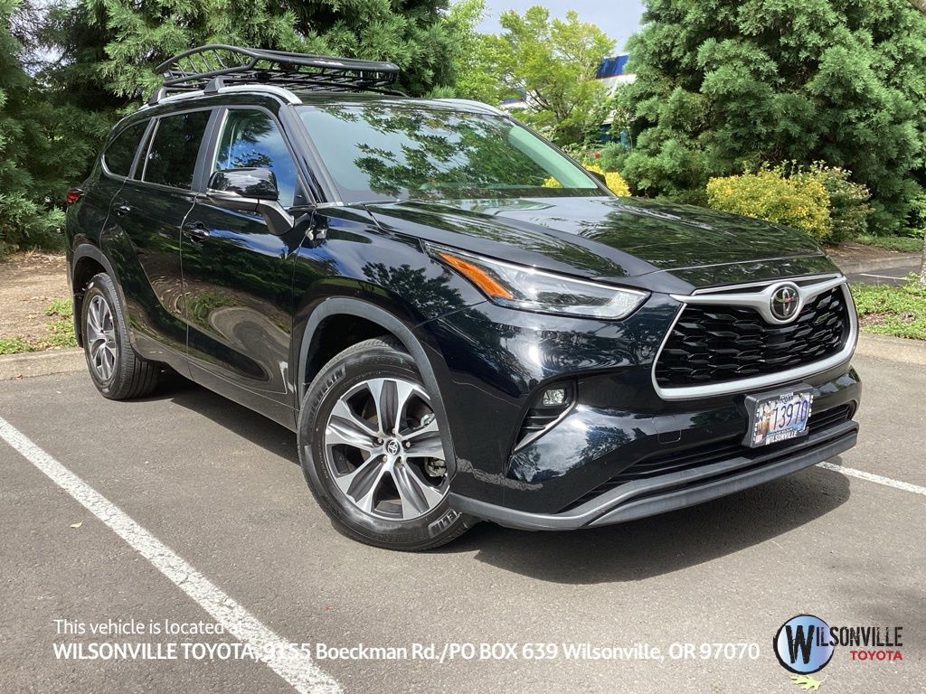 Midnight Black Metallic 2023 Toyota Highlander XLE AWD SUV / Crossover All-Wheel Drive 8-Speed Automatic
