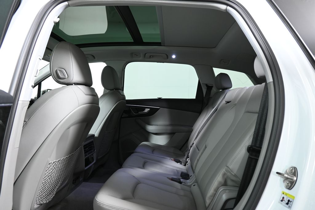 Thumbnail: 2022 Audi Q7 - 6