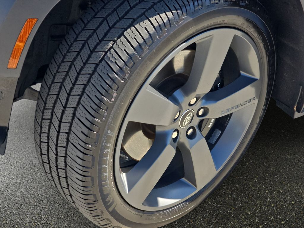 Certified Used 2023  Land Rover Carpathian Edition image 32