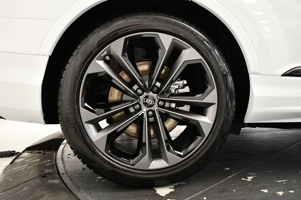 Thumbnail: 2026 Audi Q7 - 15