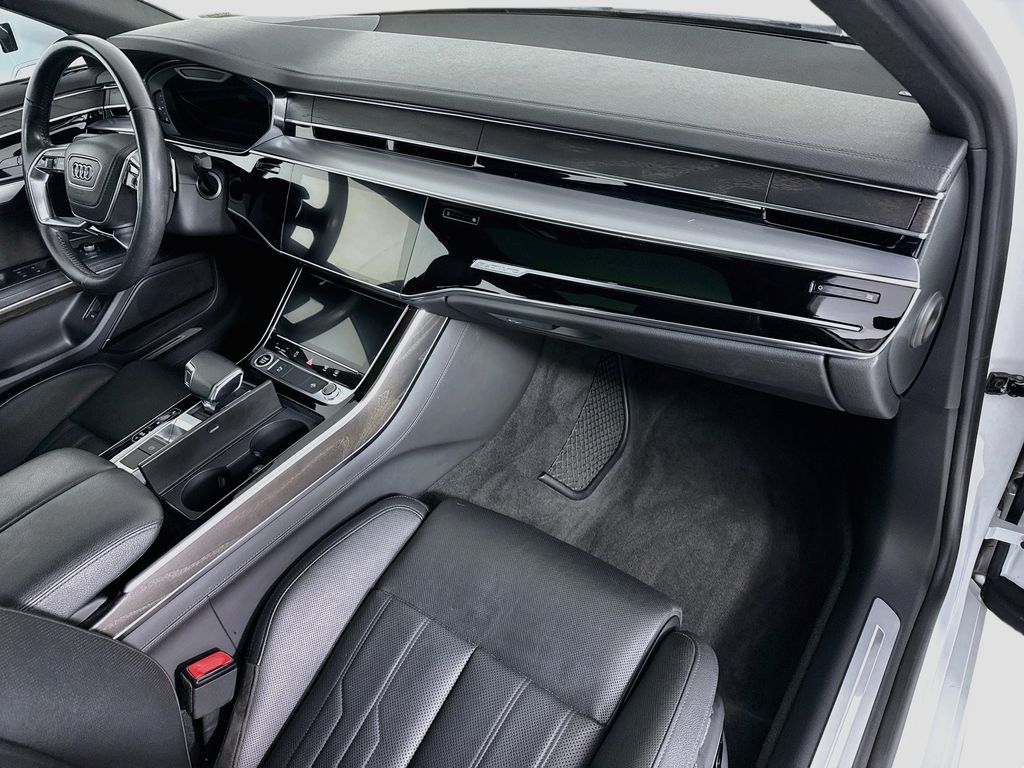Thumbnail: 2021 Audi A8 - 17