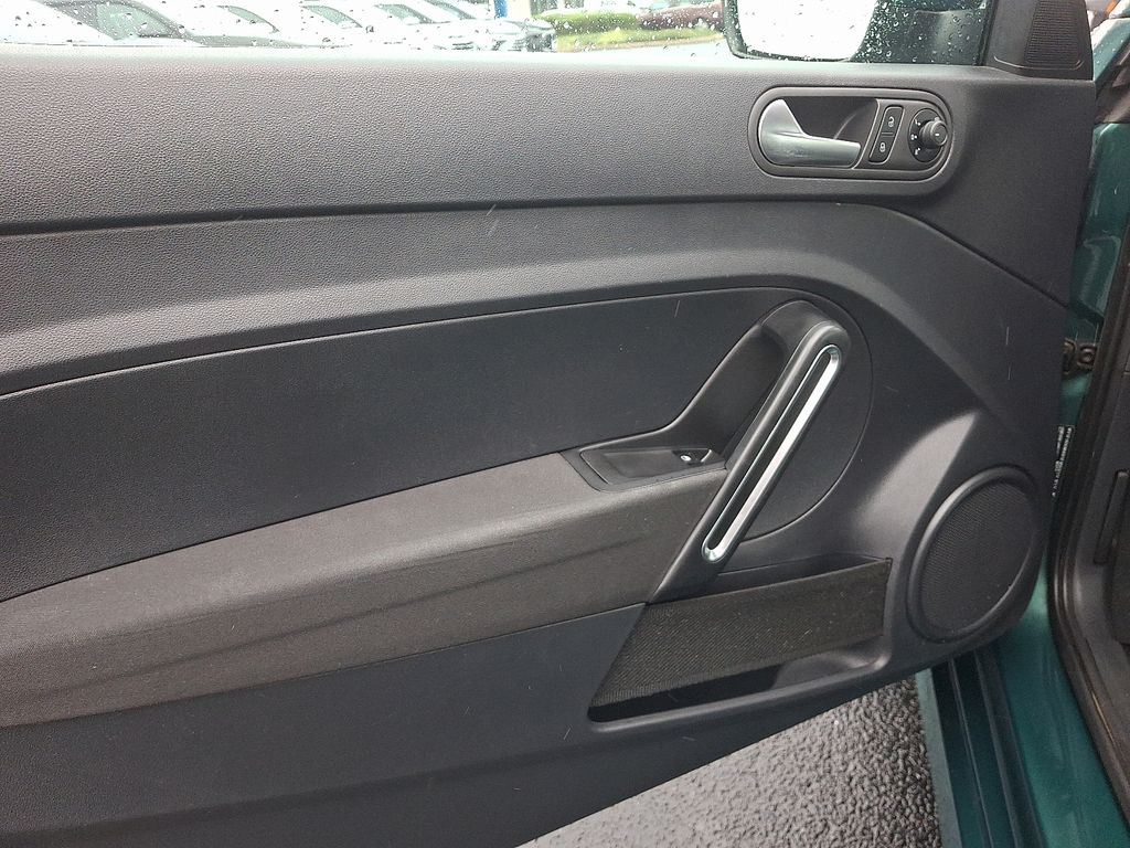 Thumbnail: 2018 Volkswagen Beetle - 12