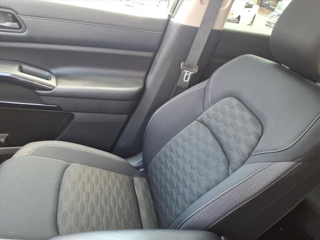 Used 2023 White Nissan S image 23