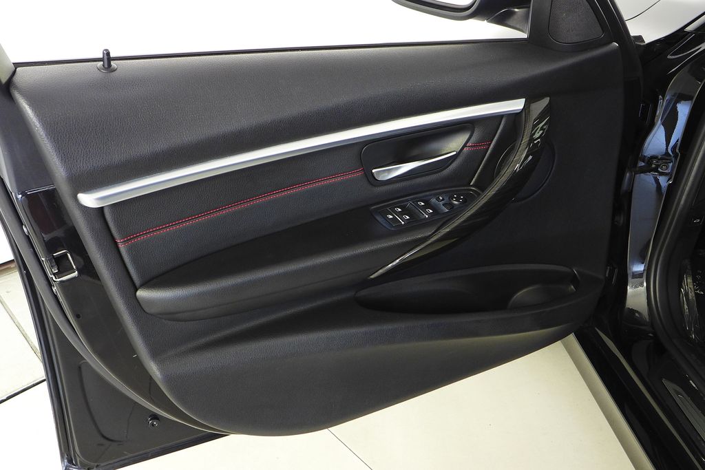 Thumbnail: 2016 BMW 3 Series - 11