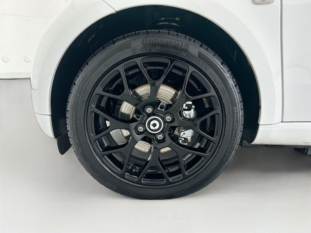 Thumbnail: 2019 smart fortwo - 24