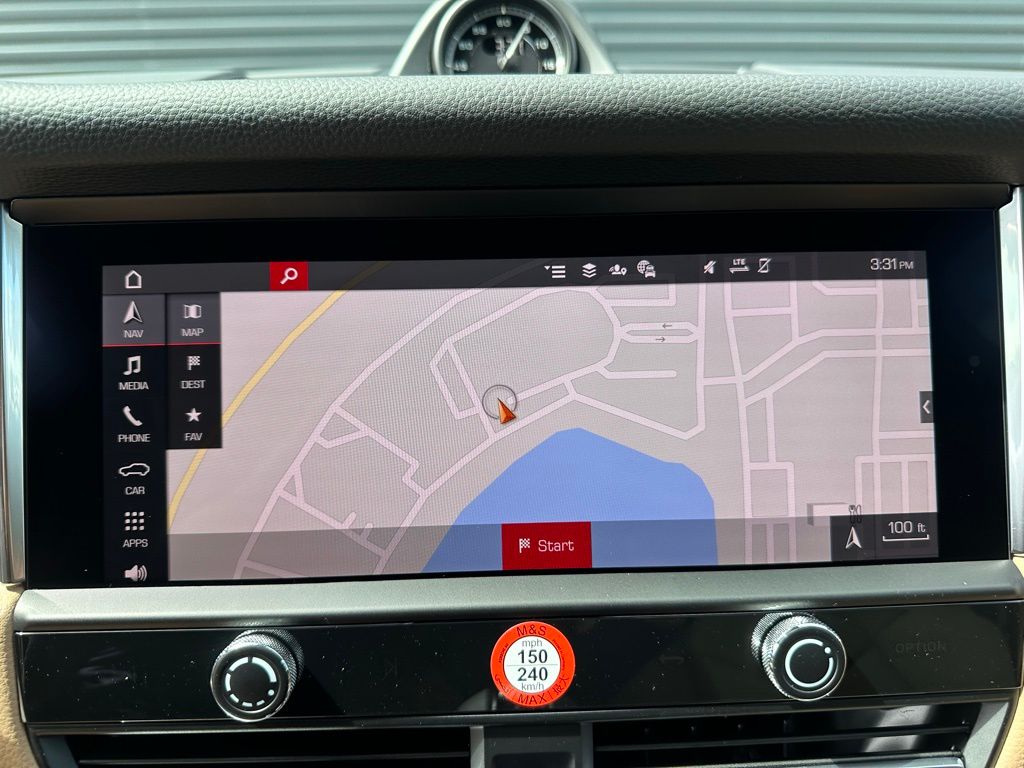 Thumbnail: 2026 Porsche Macan - 32