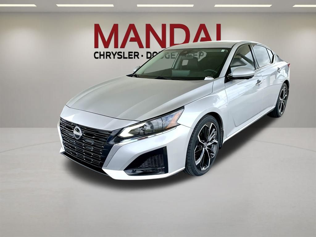 Brilliant Silver Metallic 2023 Nissan Altima 2.5 SL FWD Sedan Front-Wheel Drive Continuously Variable Transmission