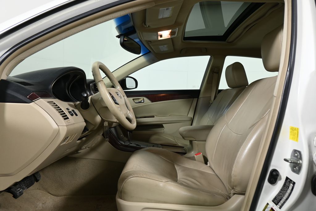 Thumbnail: 2011 Toyota Avalon - 3