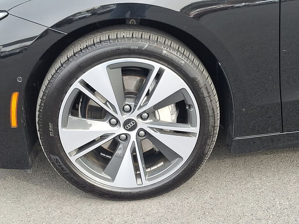 Thumbnail: 2025 Audi e-tron S - 8