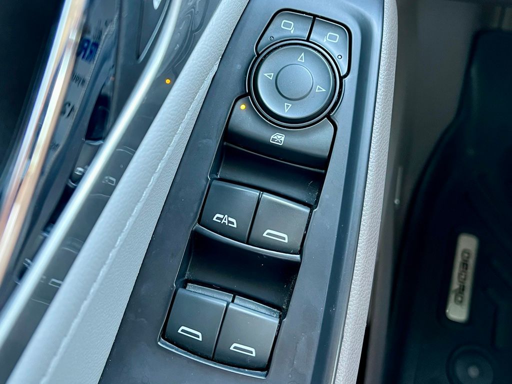 2021 Chevrolet Traverse LT Leather photo