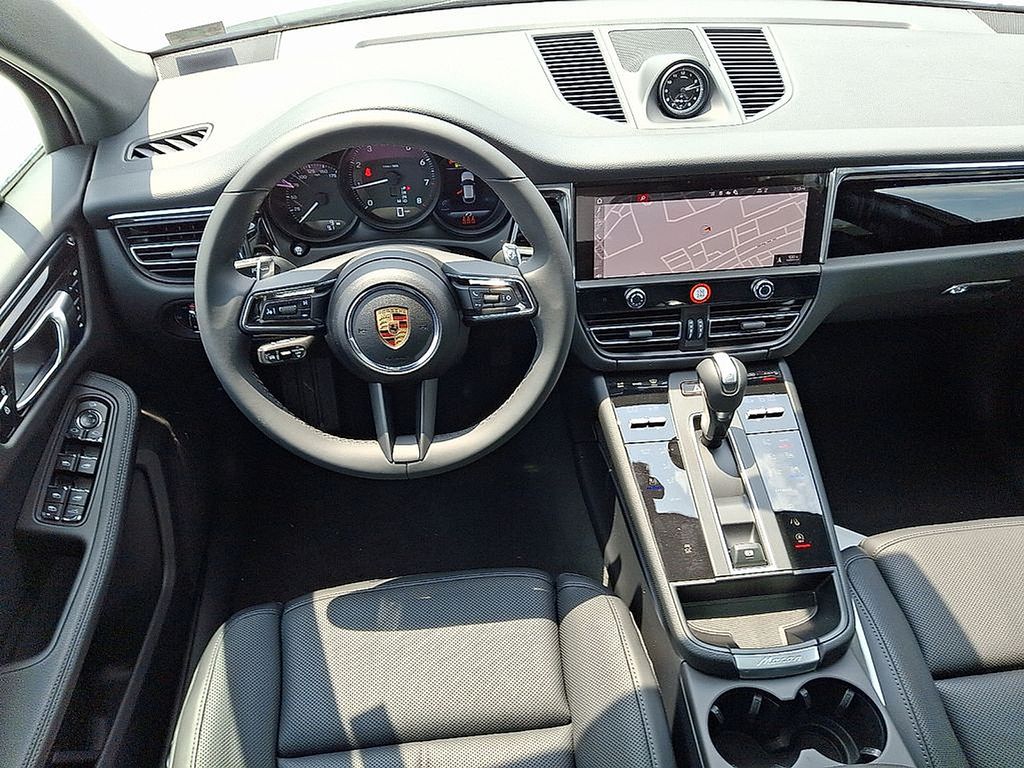 Thumbnail: 2025 Porsche Macan - 13