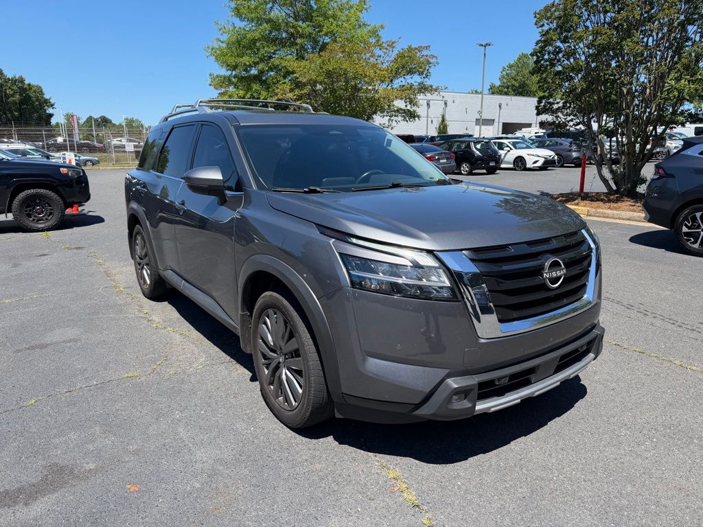 2022 Nissan Pathfinder SL