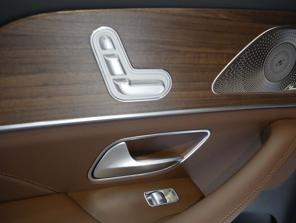 Thumbnail: 2026 Mercedes-Benz GLE - 22