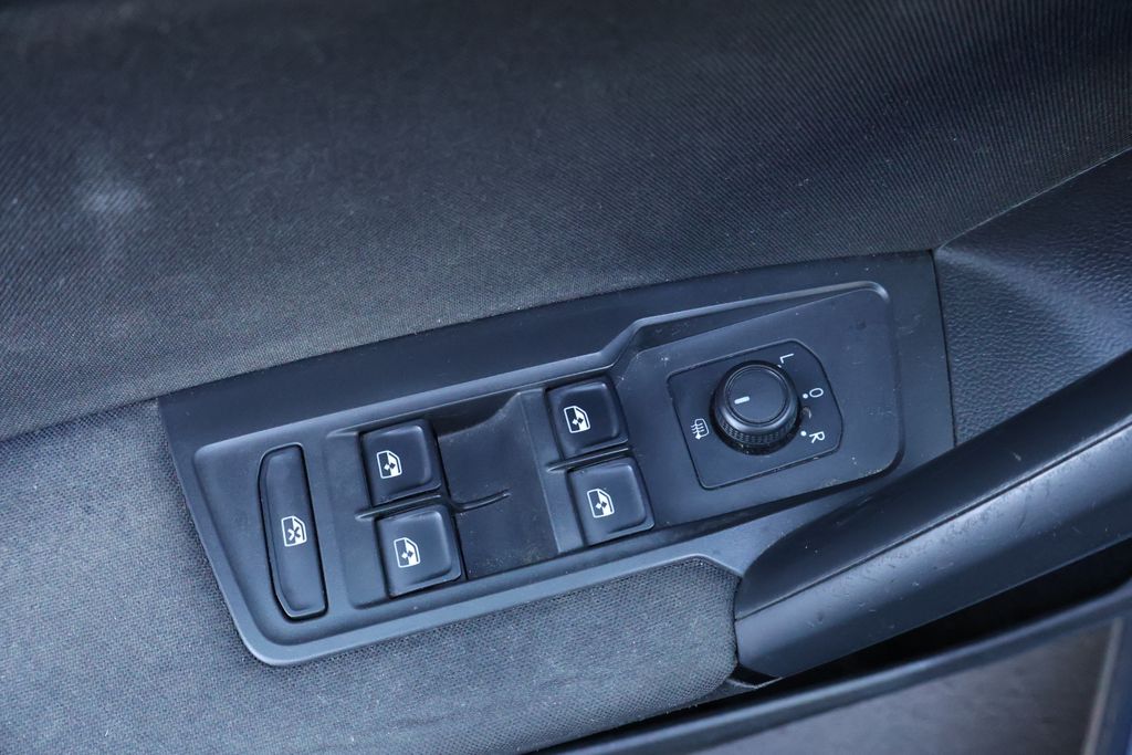 Thumbnail: 2019 Volkswagen Tiguan - 11