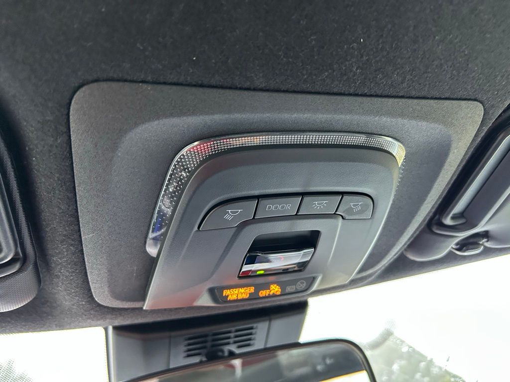 Thumbnail: 2025 Toyota Corolla - 28