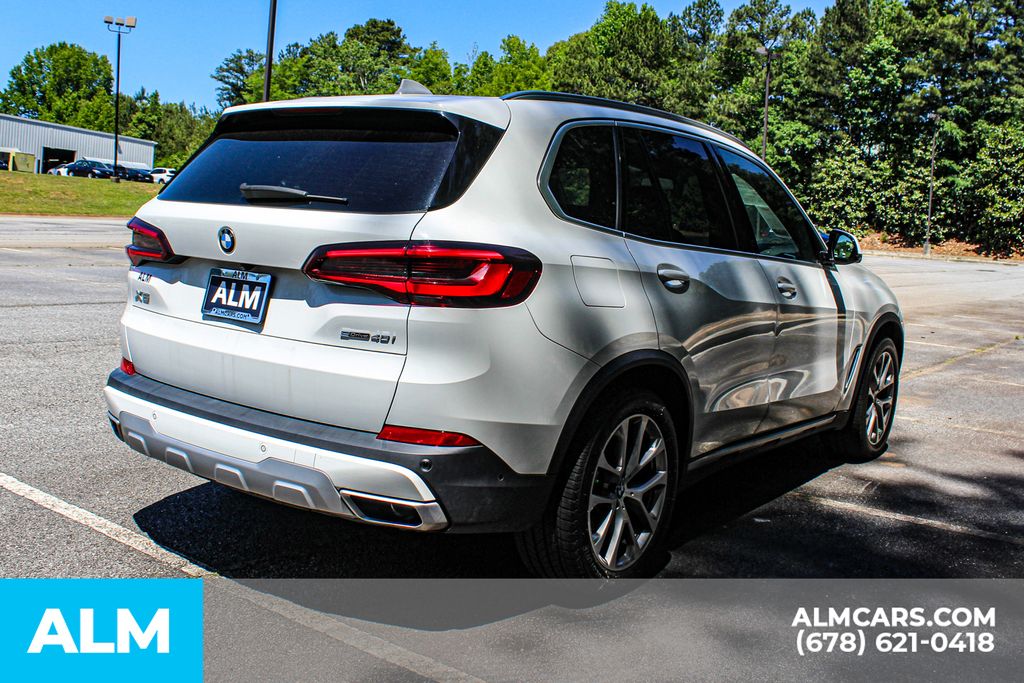 Used 2022 White BMW sDrive40i image 6