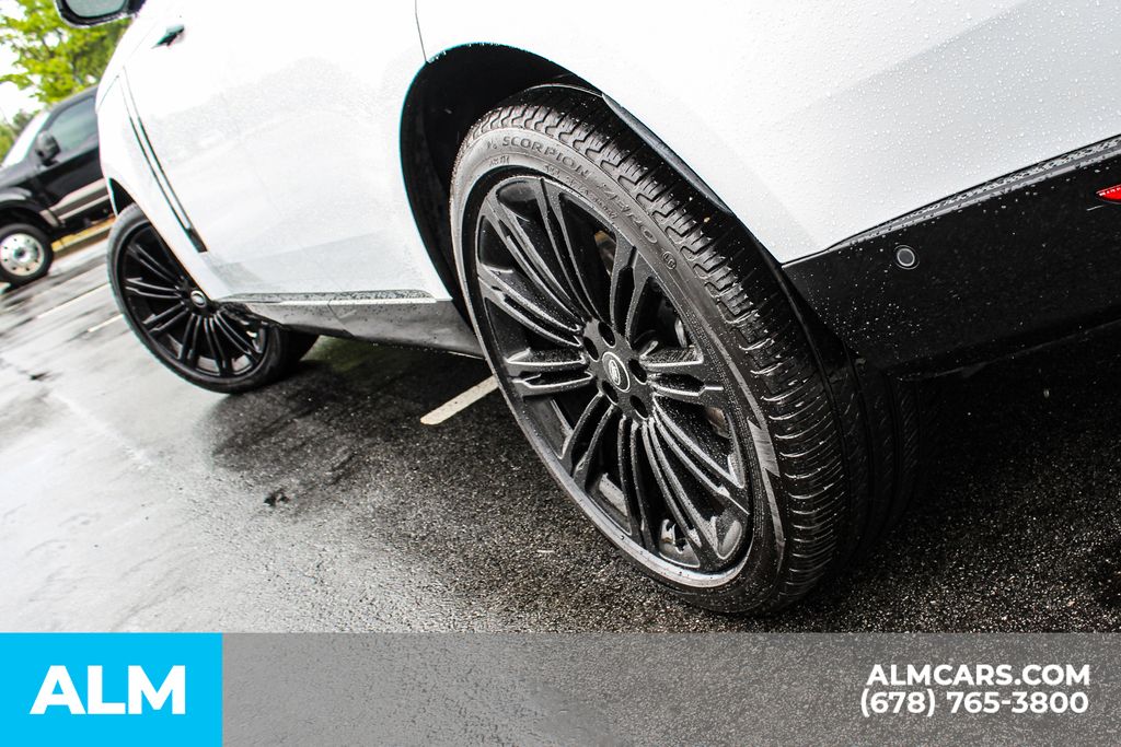 Used 2023 White Land Rover SE image 15