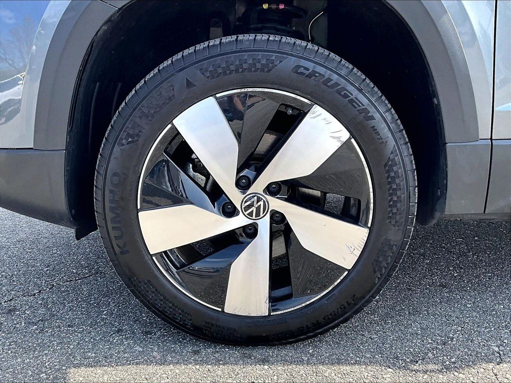 2025 Volkswagen Taos — photo 7