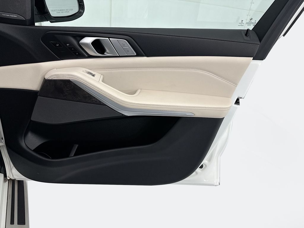 Thumbnail: 2021 BMW X7 - 24