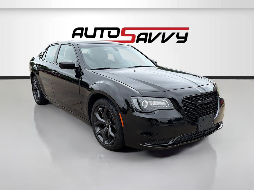 2023 Chrysler 300 Touring's photo