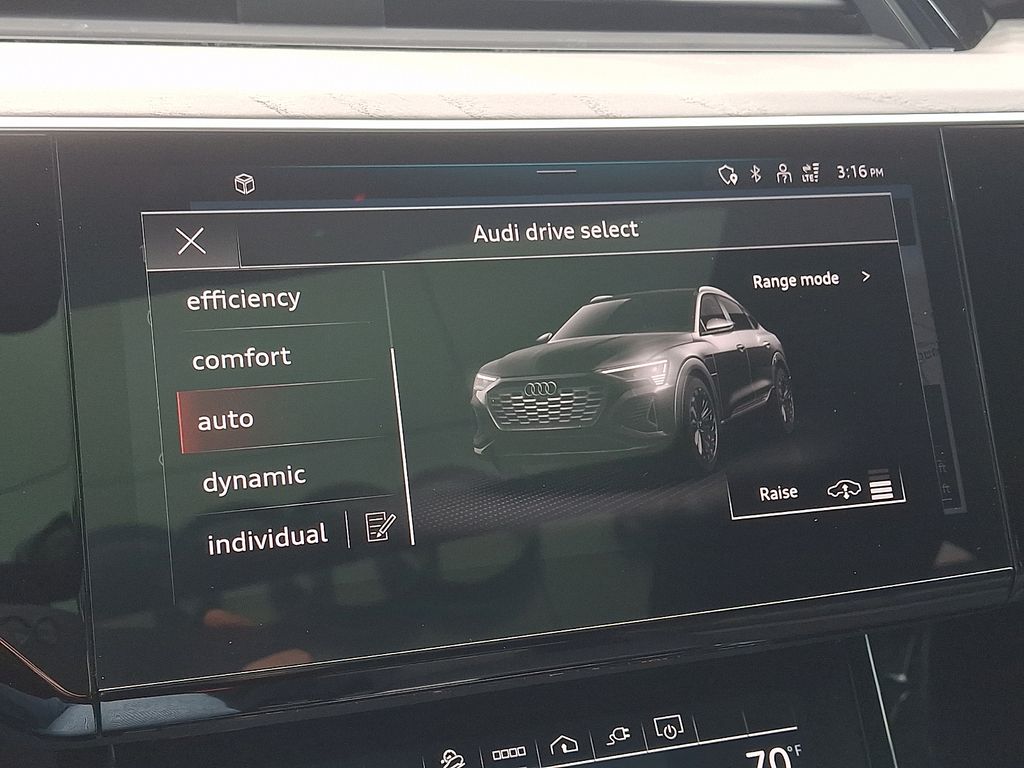 Thumbnail: 2024 Audi Q8 e-tron - 25