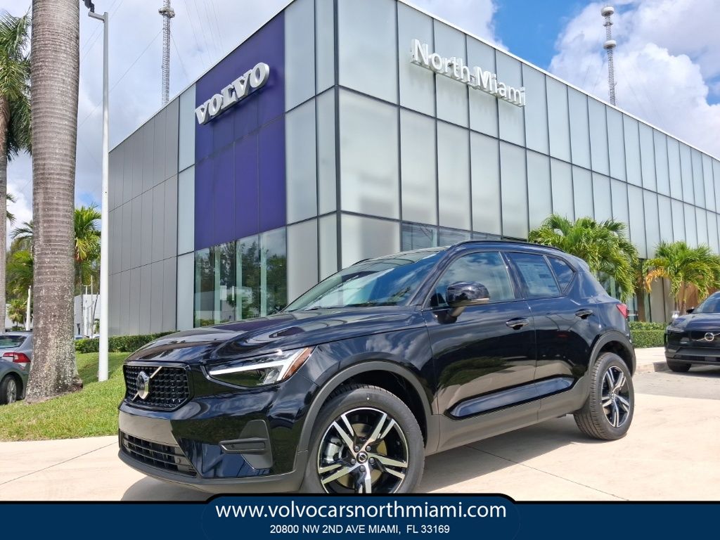 2026 Volvo XC40 Core