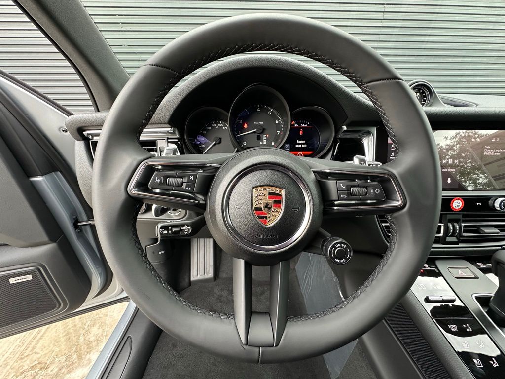 Thumbnail: 2025 Porsche Macan - 19