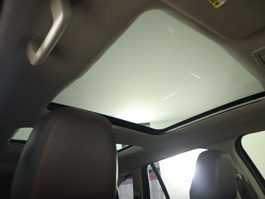 Thumbnail: 2011 Ford Edge - 18