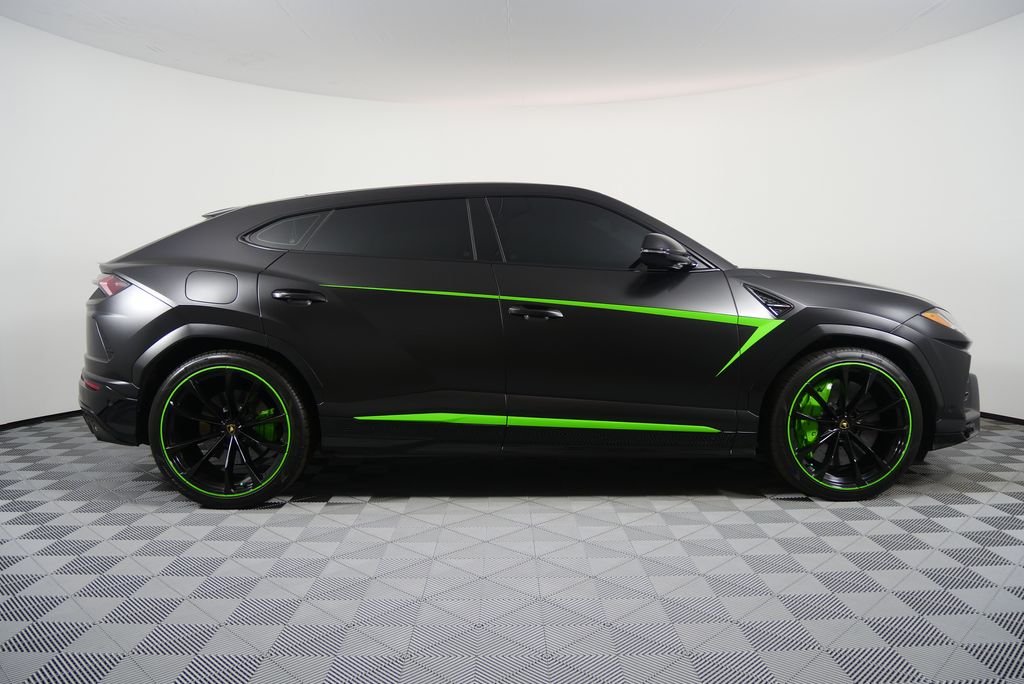 Thumbnail: 2020 Lamborghini Urus - 3