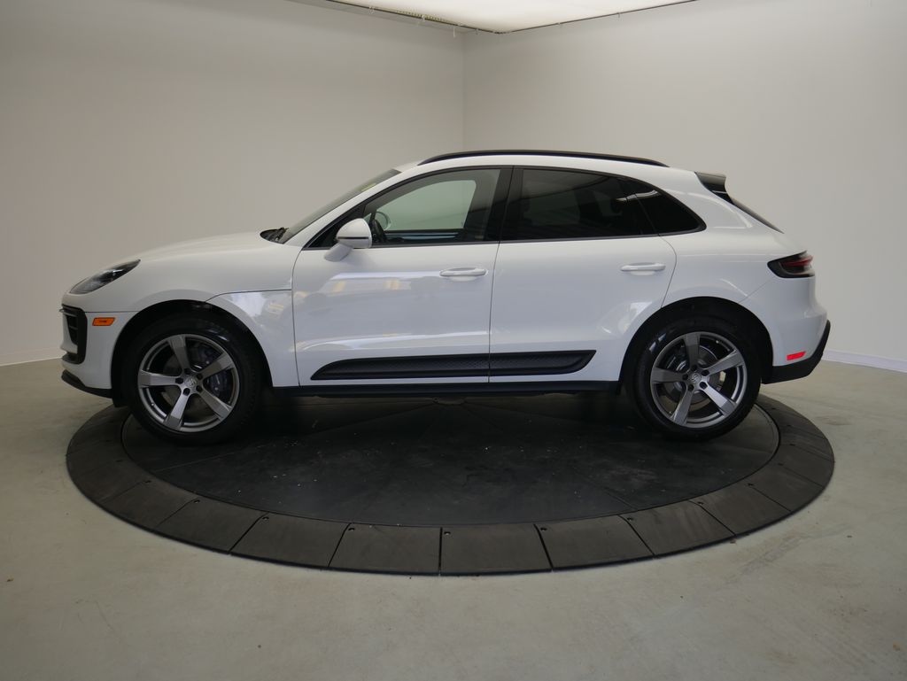 Thumbnail: 2023 Porsche Macan - 2