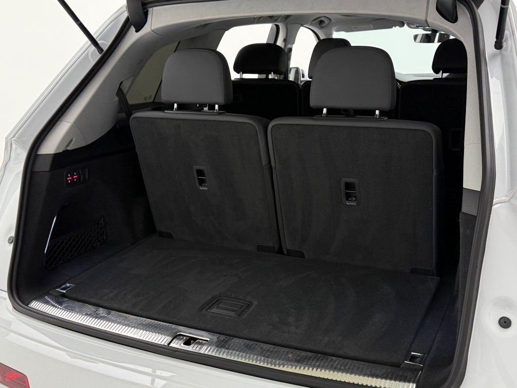 Thumbnail: 2023 Audi Q7 - 24