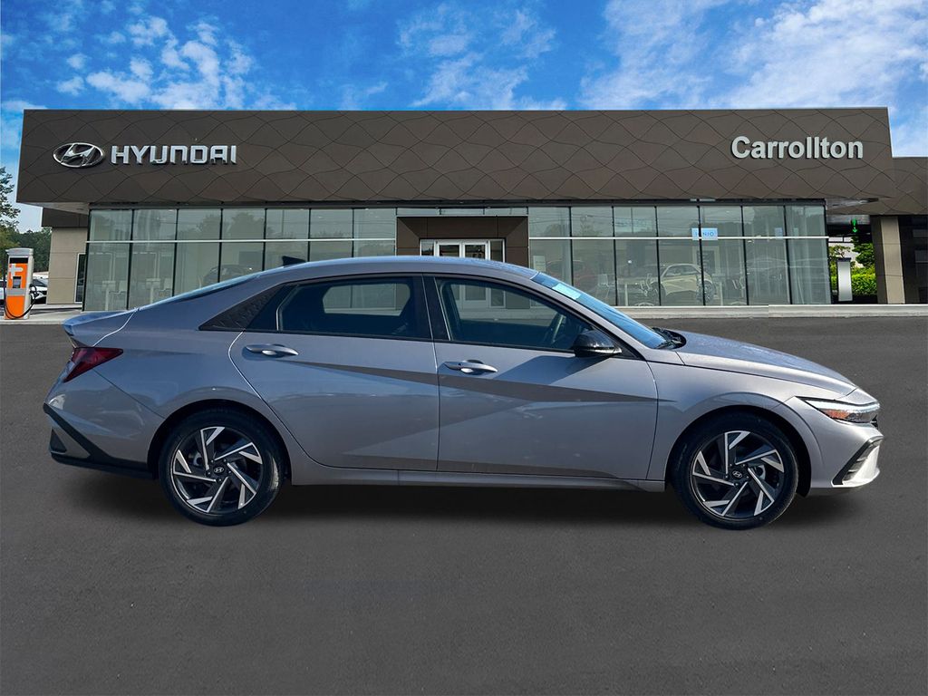 Used 2025 Silver Hyundai SEL Sport image 4
