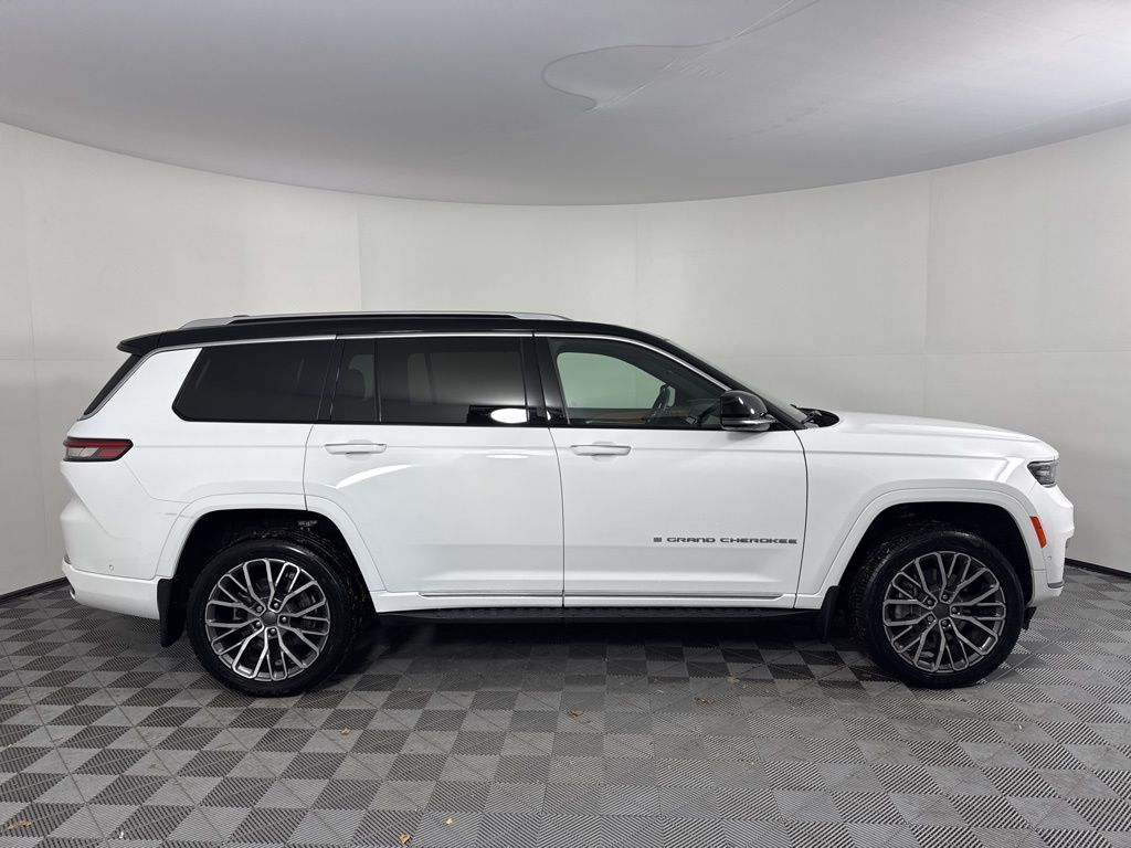 Thumbnail: 2022 Jeep Grand Cherokee L - 4