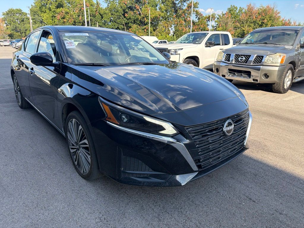 Super Black Clearcoat 2025 Nissan Altima Sedan All-Wheel Drive Continuously Variable Transmission