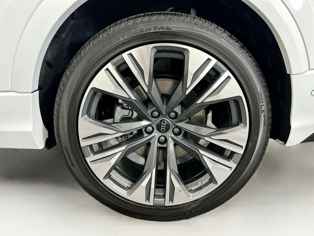 Thumbnail: 2026 Audi Q8 - 30