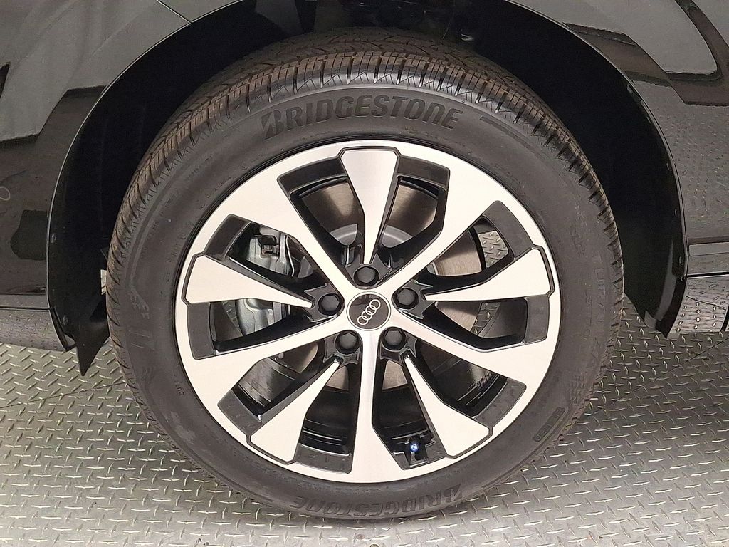 Thumbnail: 2026 Audi Q3 - 5