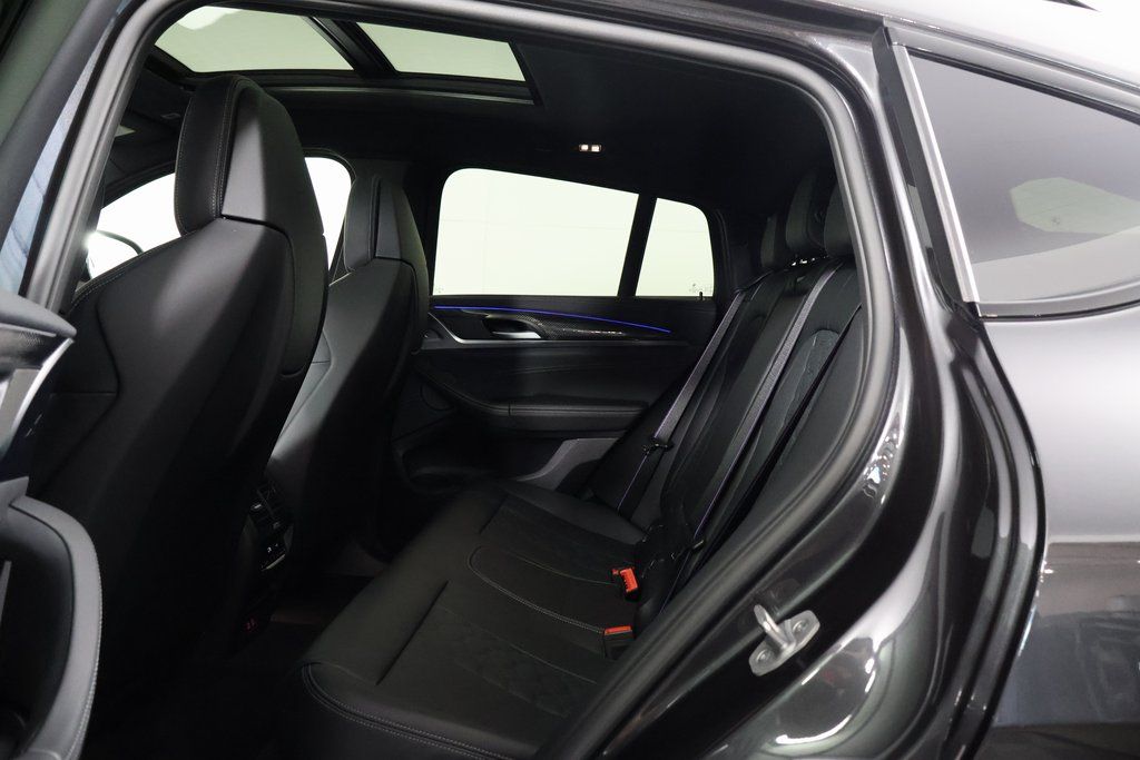 Thumbnail: 2025 BMW X4 - 11