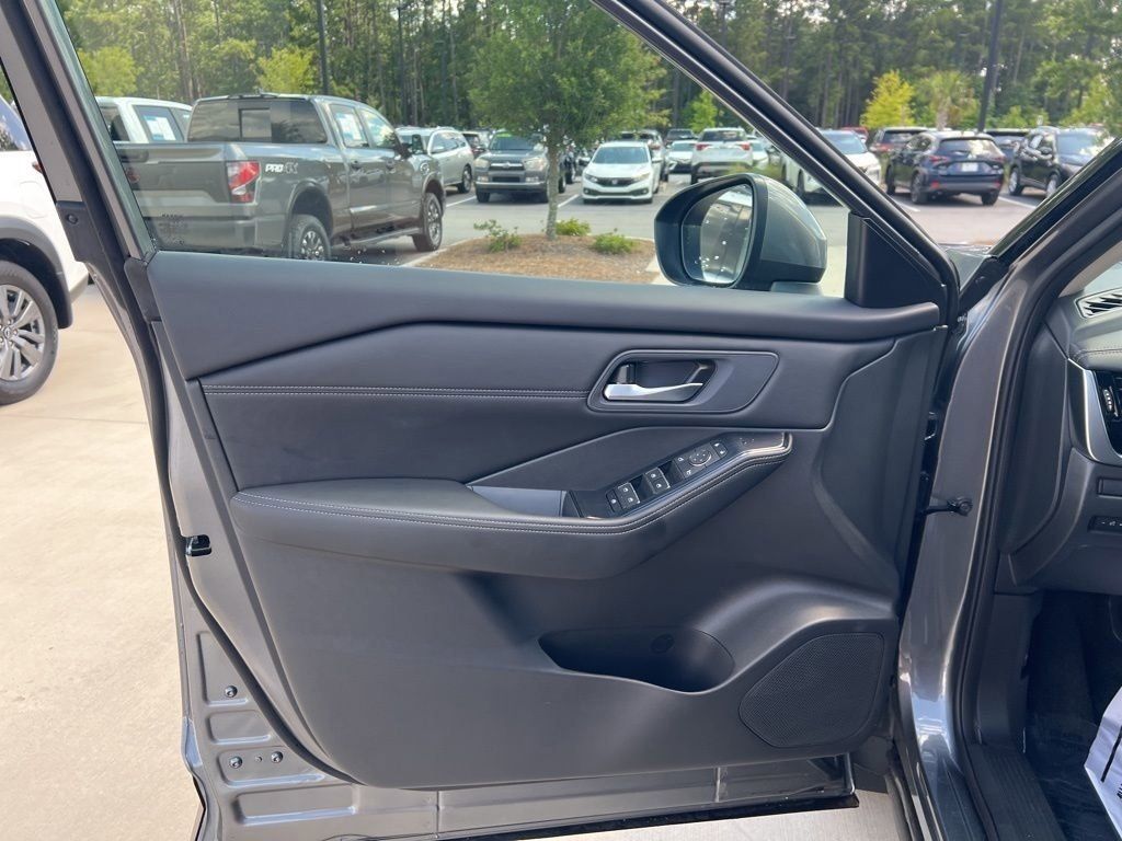 2025 Gun Metallic Nissan Rogue SL FWD SUV