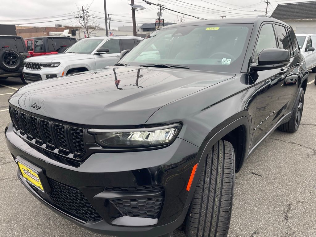 View vehicle photo 3