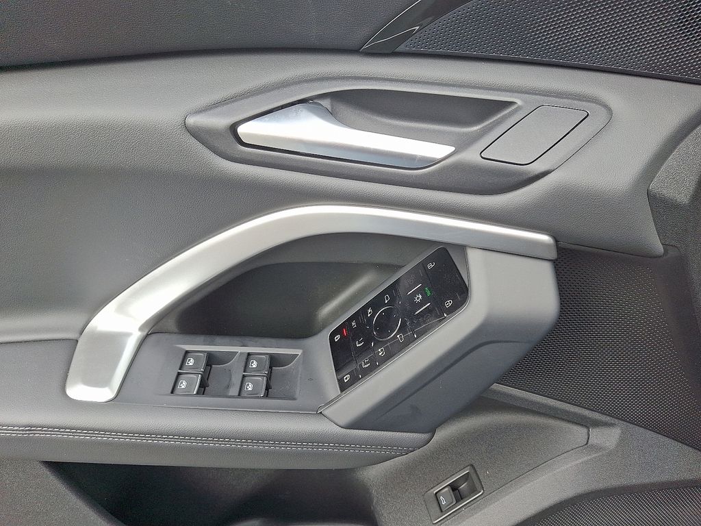 2025 Audi Q5 Premium 9