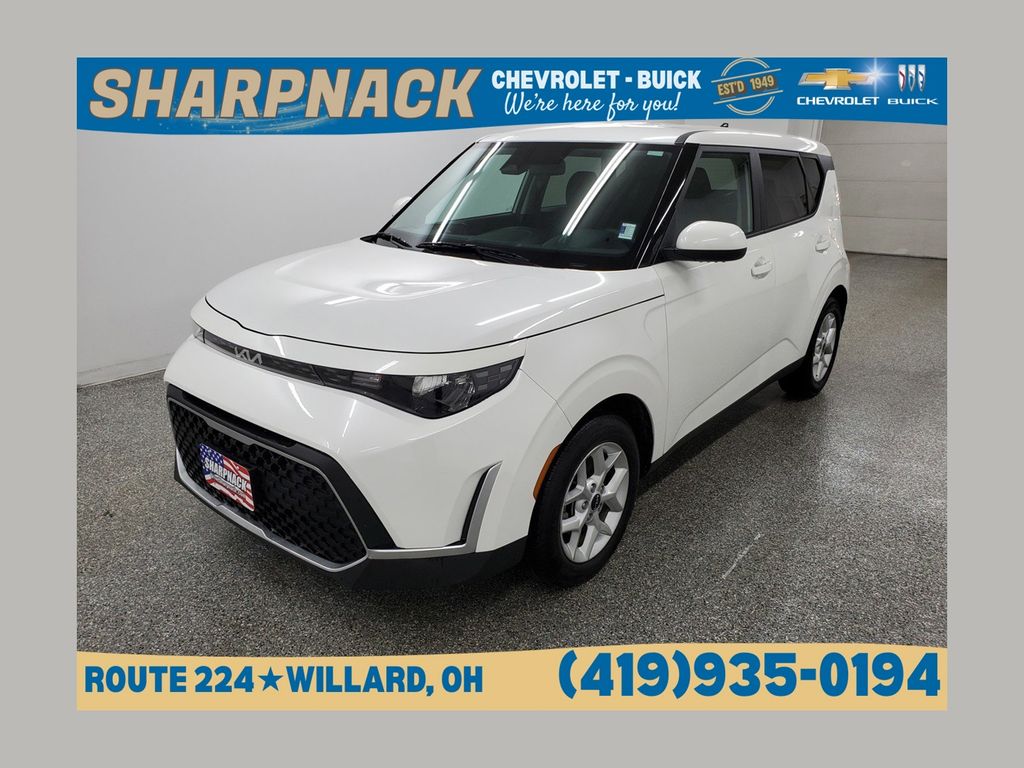 Snow White Pearl 2024 Kia Soul LX FWD SUV / Crossover Front-Wheel Drive Continuously Variable Transmission