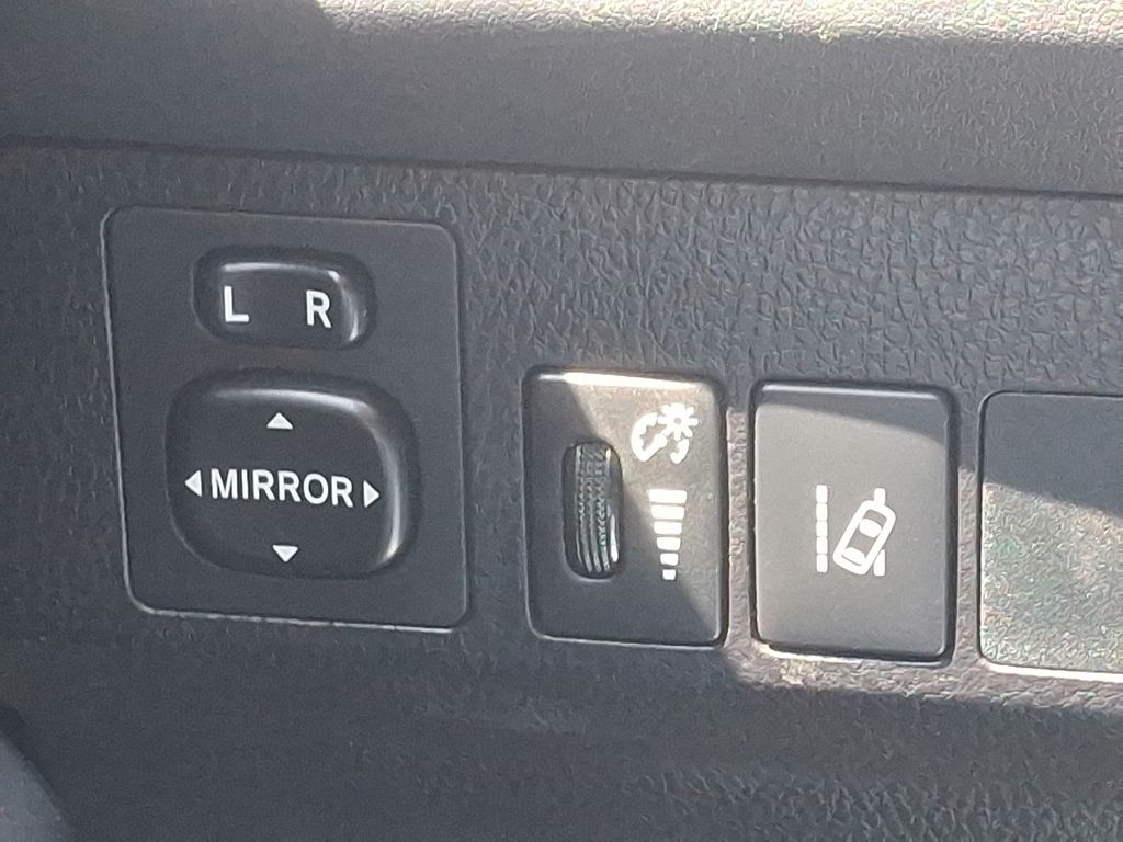 2017 Toyota RAV4 LE 24
